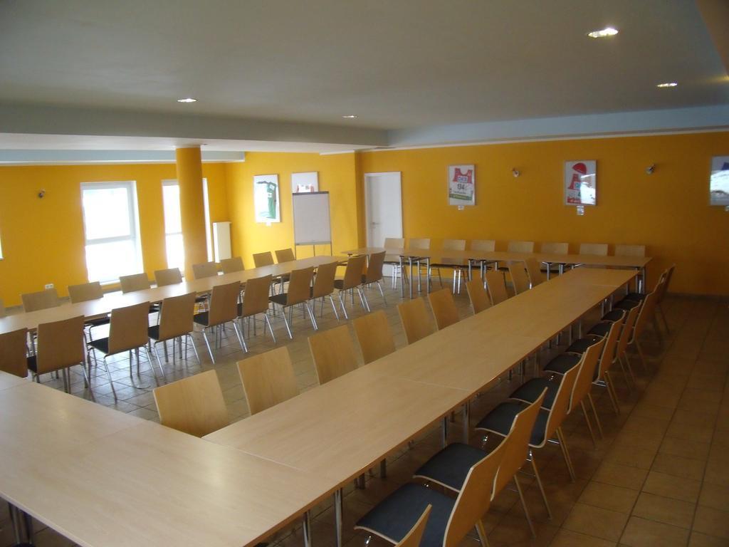 Euroville Jugend- Und Sporthotel Naumburg  Bagian luar foto