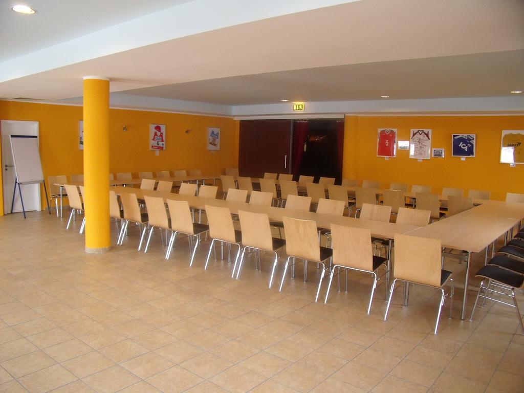 Euroville Jugend- Und Sporthotel Naumburg  Bagian luar foto