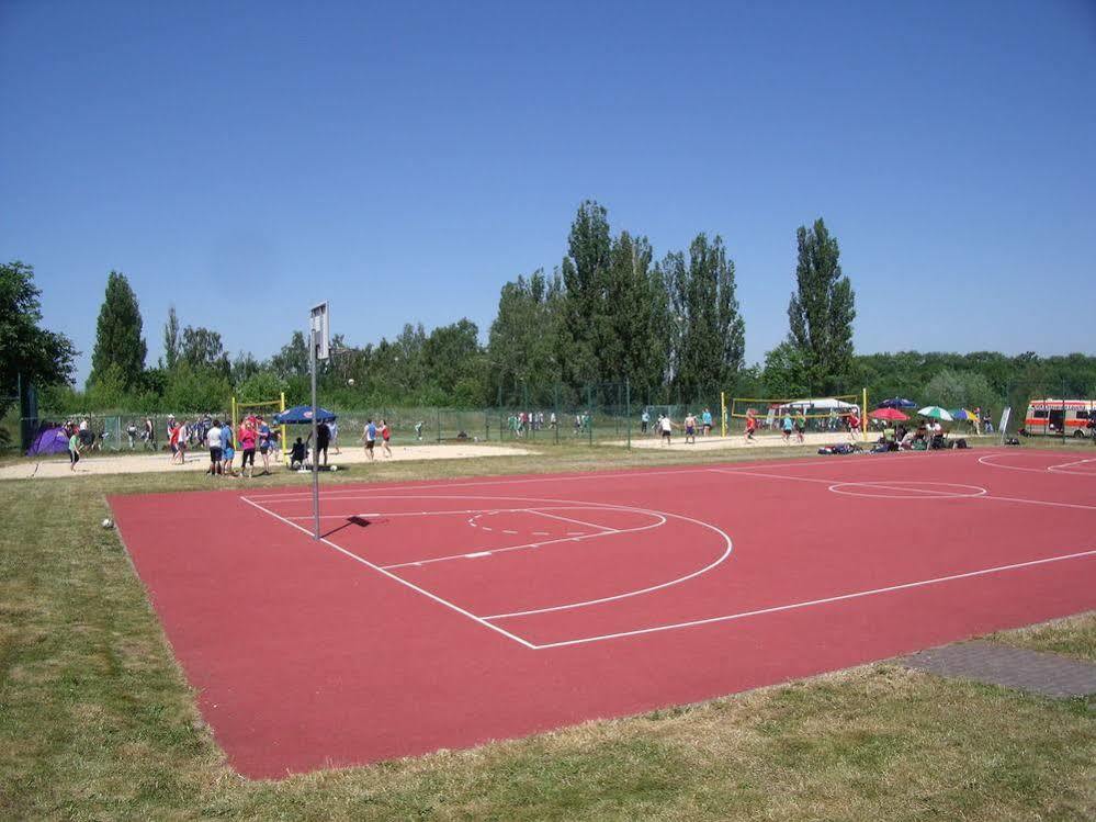 Euroville Jugend- Und Sporthotel Naumburg  Bagian luar foto